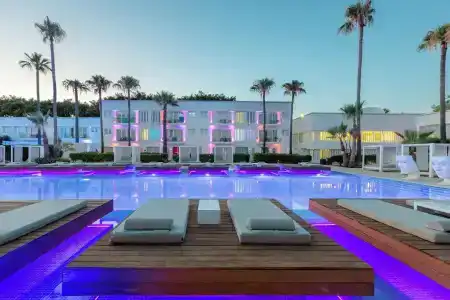 So White Club Resort - 34