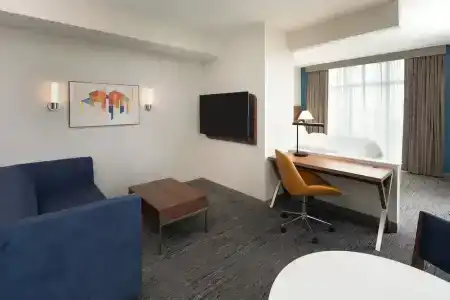 Cambria Miami Airport - Blue Lagoon - 90