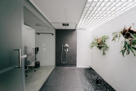 Lloyd's Inn (SG Clean, Staycation Approved) - 9