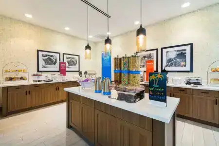 Hampton Inn & Suites Miami Wynwood Design District, Fl - 11