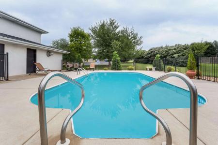 Days Inn by Wyndham Battlefield Rd/Hwy 65 - 9
