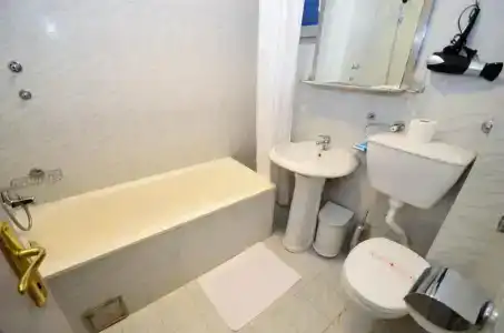 Villa Velzon Guesthouse - 9