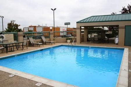 Hampton Inn - 24