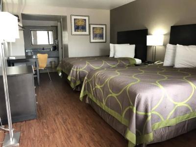 Super 8 by Wyndham Pearl District Downtown - 36