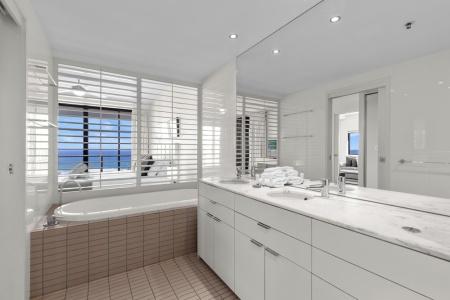 Ultra Broadbeach - 207