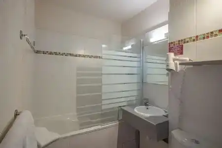 Brit Opal Centre Port - 10