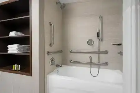 Hilton Indianapolis & Suites - 65