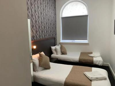 Trivelles - Manchester - Cross Lane - 37