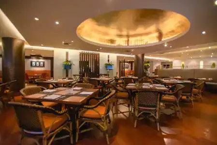 Boulevard Bangkok Sukhumvit - 18