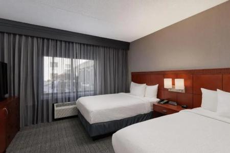 Courtyard by Marriott Denver Central Park - 56