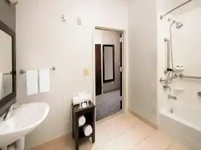 Courtyard by Marriott - 40