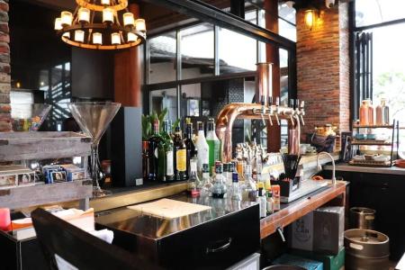 Hh & Sky Bar - 31