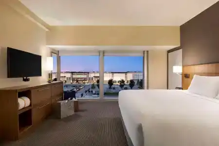 Hyatt Place Virginia Beach Town Center - 4