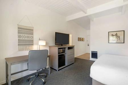 Best Western Plus - 82