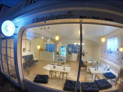 Zleepinezz Hostel - 12
