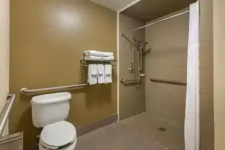 Comfort Suites - 11