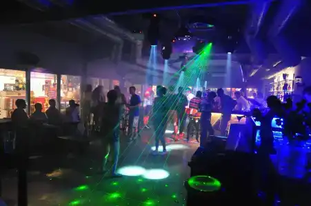 Club Atrium & - 18
