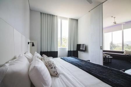 Veranda Pool Suite - 102