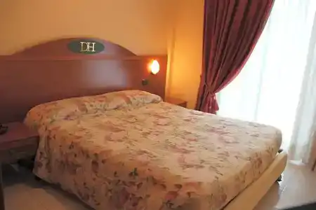 Demy - 28