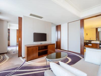 Holiday Inn Qingdao City Center, An Ihg - 25