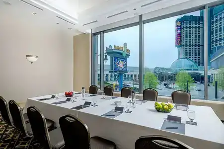 Hilton/ Fallsview and Suites - 29