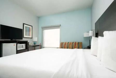 Baymont by Wyndham Riverwatch - 30