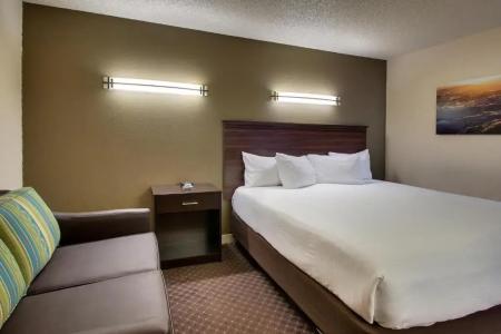 EverSpring Inn & Suites - 40