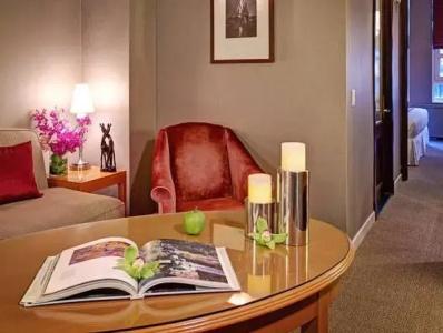 Giraffe by Library Hotel Collection - 110