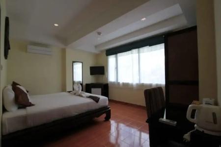 Karon Pool - 30