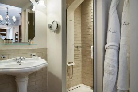 Legacy Gastro Suites - 9