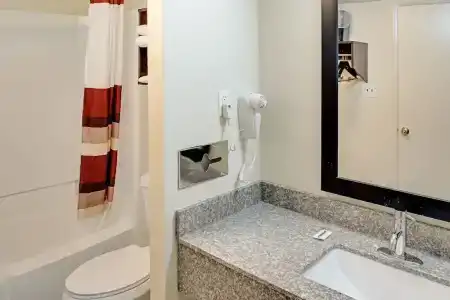 Red Roof Inn Indianapolis East - 51