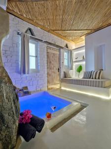 Zefi & Suites - 103