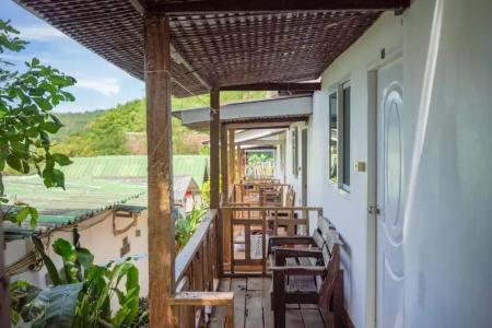 Phi Phi Cozy Seafront Resort - 25