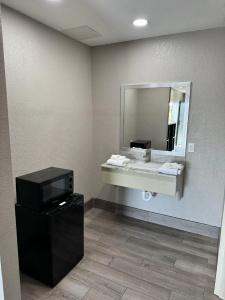 Nola Inn & Suites - 20