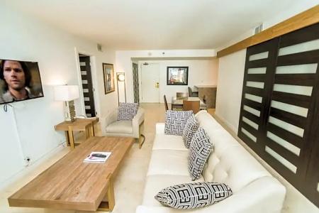 The Alexander All Suites - 651