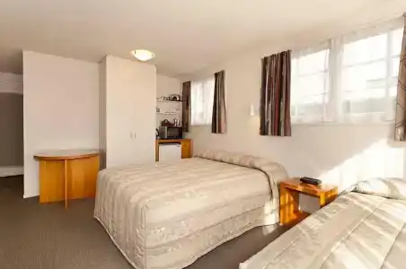 Colonial Inn - 71