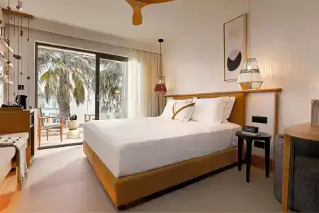 Zephyros Beach Boutique - 4