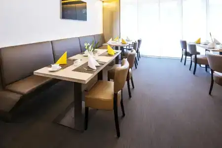 Plaza - 18