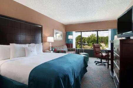DoubleTree by Hilton - 69