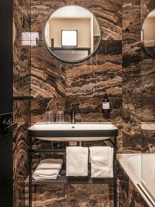Maisons du Monde Hôtel & Suites - La Rochelle Vieux Port - 90
