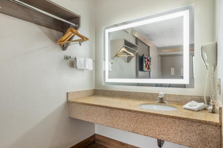 Red Roof Inn Virginia Beach - 48