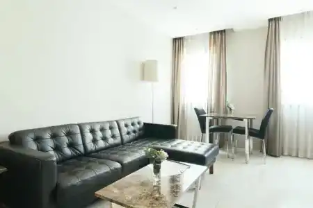 Thomson Residence - 101