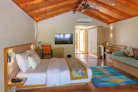 Meeru Island Resort & Spa - 6