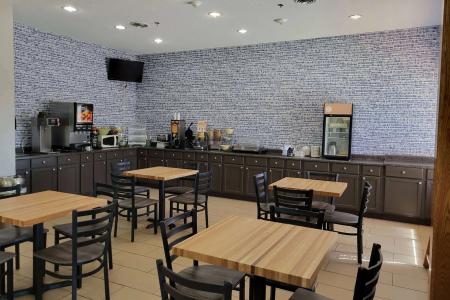 AmericInn by Wyndham North - 26