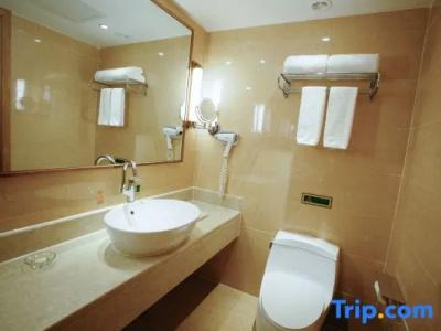 Econo Inn & Suites - 61