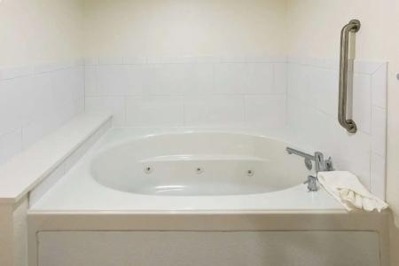 Hampton Inn - 124