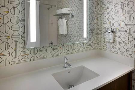 Holiday Inn, An Ihg - 182