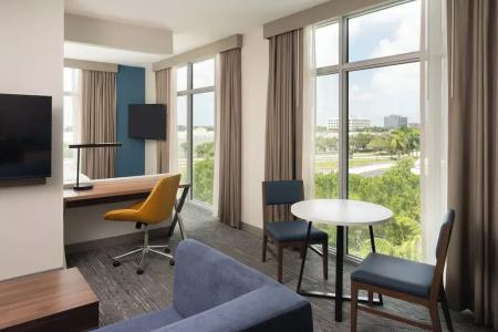Cambria Miami Airport - Blue Lagoon - 95
