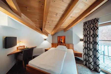 SIMPLE but EXCELLENT - 82