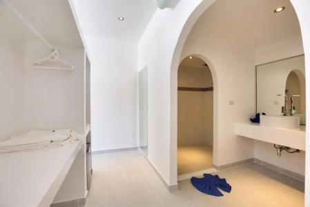 La Perle Luxury Boutique - 35